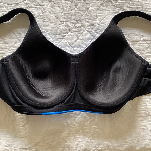 Livi Active Sports Bra - Picture 3 of 6
